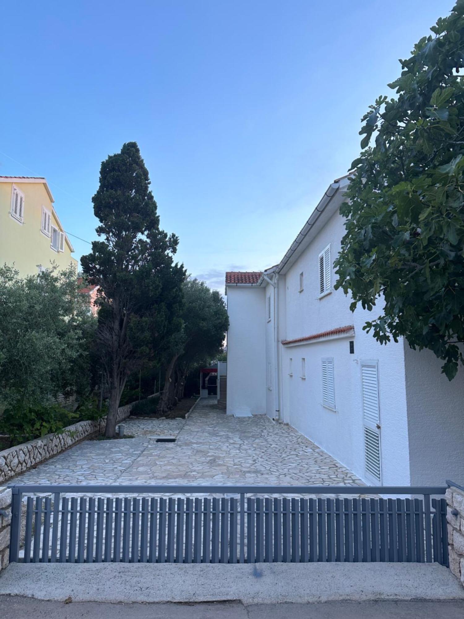 Apartmani Marko Novalja Exterior photo