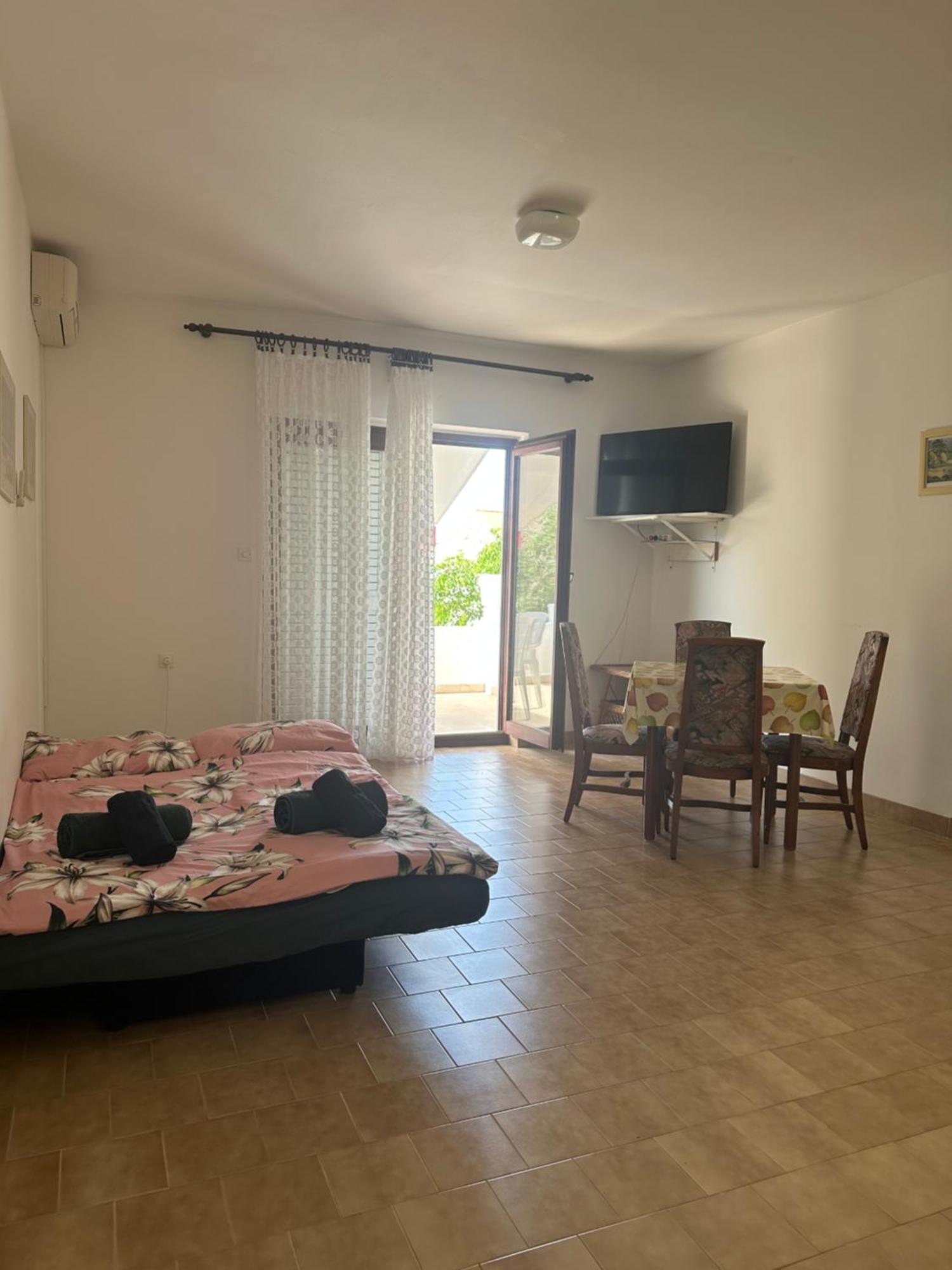 Apartmani Marko Novalja Exterior photo